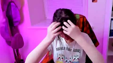 Snapshot of carol_carmen chatting on 10/19/25, 12:28 Carol online show from 10/19/25, 12:28