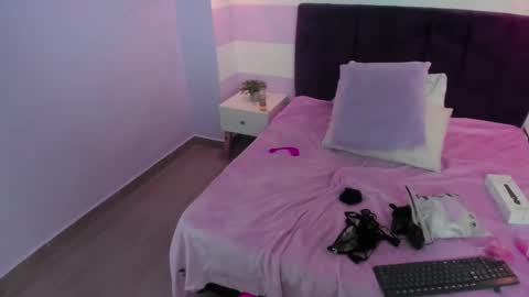 Snapshot of carol_pinter chatting on 03/07/25, 02:56 Carol online show from 03/07/25, 02:56