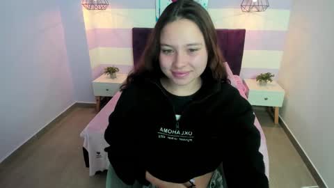 Snapshot of carol_pinter chatting on 03/11/25, 04:10 Carol online show from 03/11/25, 04:10