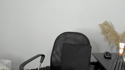 Snapshot of carolay759687 chatting on 01/07/25, 12:13 carolay759687 online show from 01/07/25, 12:13