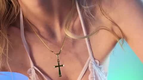 Snapshot of carolblonde chatting on 10/03/25, 11:24 Char online show from 10/03/25, 11:24