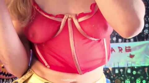 Snapshot of carolblonde chatting on 10/31/25, 06:47 Char online show from 10/31/25, 06:47