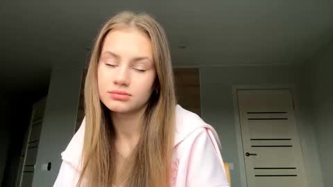 Lisa online show from 12/18/25, 08:31