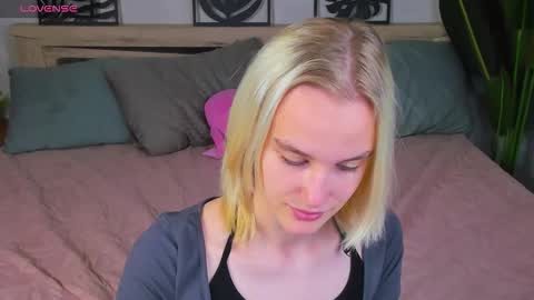 Snapshot of carolin_miller chatting on 09/25/25, 08:40 Carol online show from 09/25/25, 08:40