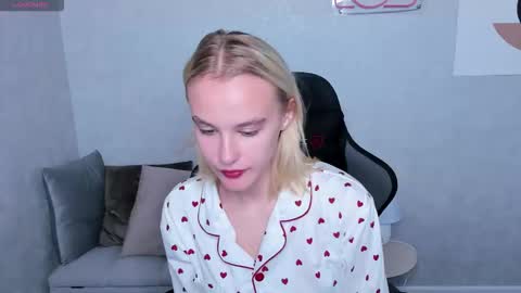 Snapshot of carolin_miller chatting on 09/26/25, 08:40 Carol online show from 09/26/25, 08:40