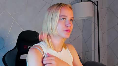 Snapshot of carolin_miller chatting on 09/30/25, 09:03 Carol online show from 09/30/25, 09:03