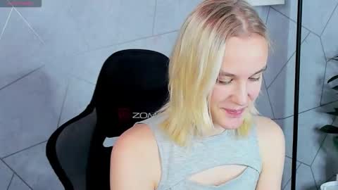 Snapshot of carolin_miller chatting on 10/20/25, 06:14 Carol online show from 10/20/25, 06:14