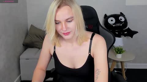 Snapshot of carolin_miller chatting on 10/24/25, 05:37 Carol online show from 10/24/25, 05:37