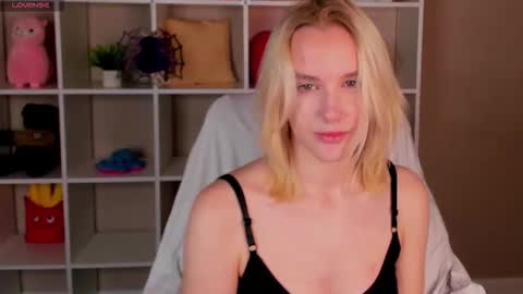 Snapshot of carolin_miller chatting on 10/27/25, 01:42 Carol online show from 10/27/25, 01:42