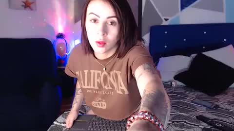 Carolin Moore online show from 12/17/25, 01:11