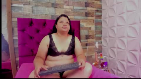 Snapshot of carolina_lenon chatting on 02/09/26, 07:40 Angie Carolina online show from 02/09/26, 07:40