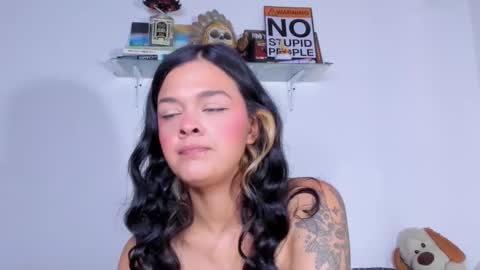 Snapshot of carolina_ml chatting on 11/29/25, 02:42 CarolinaM online show from 11/29/25, 02:42