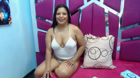 Snapshot of carolina_suarez_ chatting on 04/21/26, 01:53 carolina suarez online show from 04/21/26, 01:53
