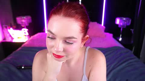 Snapshot of carolinadia chatting on 12/12/24, 11:07 carolinadia online show from 12/12/24, 11:07