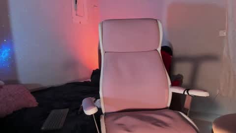 Snapshot of carolinarossees chatting on 02/26/25, 02:26 CARO online show from 02/26/25, 02:26