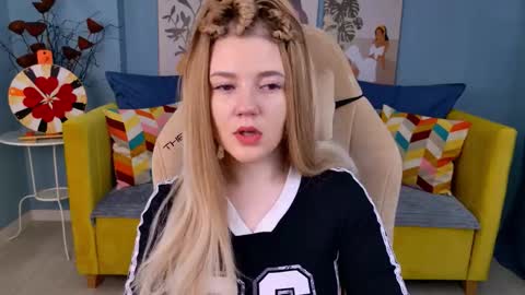 Snapshot of carolinasherry chatting on 02/15/26, 05:15 carolinasherry online show from 02/15/26, 05:15