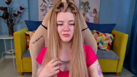 Snapshot of carolinasherry chatting on 02/15/26, 12:03 carolinasherry online show from 02/15/26, 12:03