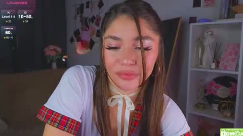 Snapshot of caroline_brown0 chatting on 11/13/25, 04:33 Caroline online show from 11/13/25, 04:33