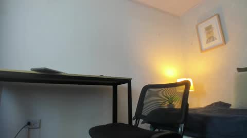 Snapshot of caroline_dh chatting on 04/30/26, 11:16 Caroline online show from 04/30/26, 11:16