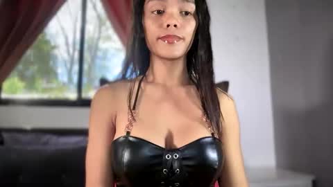 Snapshot of caroline_east chatting on 05/01/26, 01:10 caroline_east online show from 05/01/26, 01:10