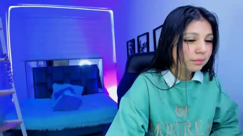 Snapshot of caroline_rodriguez_9 chatting on 09/11/25, 03:17 caroline_rodriguez_9 online show from 09/11/25, 03:17