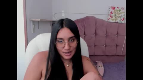 caroline_rodriguez_9 online show from 12/13/25, 07:53