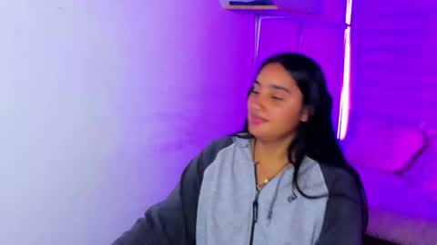 caroline_rodriguez_9 online show from 01/06/26, 04:43