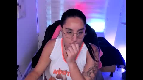 caroline_rodriguez_9 online show from 02/17/26, 06:58