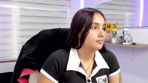 caroline_rodriguez_9 online show from 04/01/26, 07:00