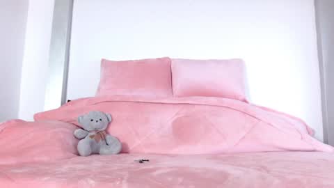 Snapshot of caroline_spanky chatting on 01/18/25, 10:39 caroline online show from 01/18/25, 10:39