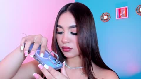 Snapshot of carolineegarcia chatting on 02/12/25, 01:37 CarolineeGarcia online show from 02/12/25, 01:37