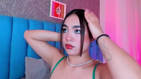 Snapshot of carolineegarcia chatting on 03/06/25, 01:35 CarolineeGarcia online show from 03/06/25, 01:35