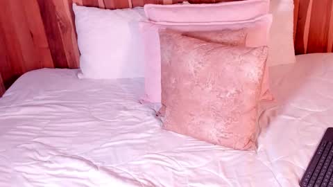 Caroline online show from 12/04/25, 09:23