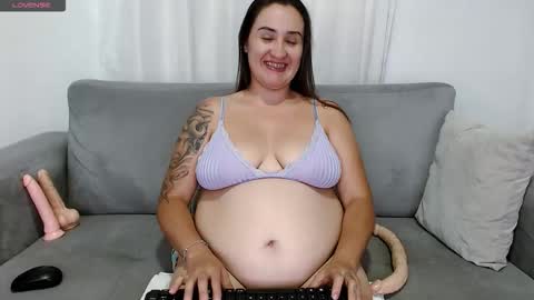 Snapshot of carolinefantasy_ chatting on 10/07/25, 07:00 Caroline  online show from 10/07/25, 07:00