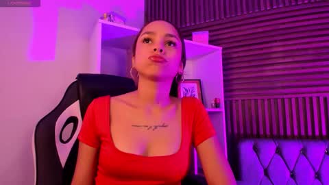 Snapshot of carolinefyre chatting on 02/12/26, 02:01 Caroline online show from 02/12/26, 02:01