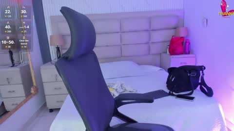 Snapshot of carolinefyre chatting on 04/19/26, 12:26 Caroline online show from 04/19/26, 12:26