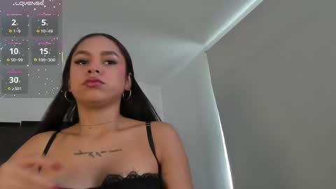 Snapshot of carolinefyre chatting on 05/18/26, 02:12 Caroline online show from 05/18/26, 02:12