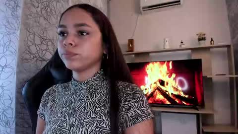 Snapshot of carolinefyre chatting on 06/07/26, 01:48 Caroline online show from 06/07/26, 01:48