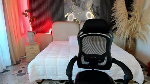 Snapshot of carolinefyre chatting on 07/02/26, 12:44 Caroline online show from 07/02/26, 12:44