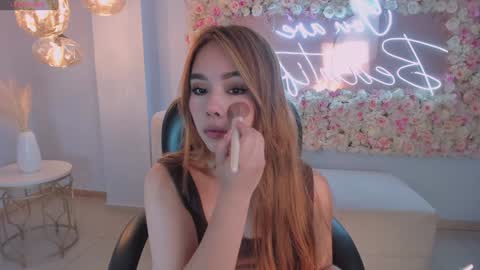 Snapshot of carolinegrace_ chatting on 02/06/25, 10:48 Caro online show from 02/06/25, 10:48