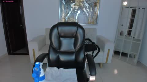 Snapshot of carolinegrace_ chatting on 03/09/25, 10:19 Caro online show from 03/09/25, 10:19