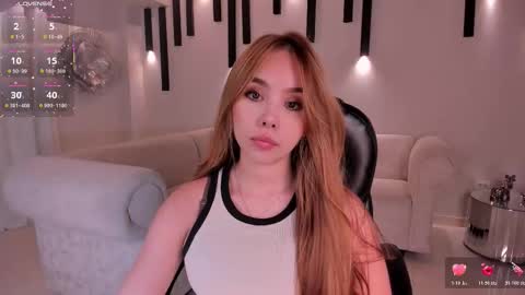 Snapshot of carolinegrace_ chatting on 10/17/25, 10:18 Caro online show from 10/17/25, 10:18