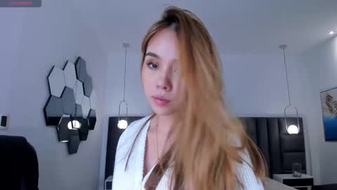 Snapshot of carolinegrace_ chatting on 10/27/25, 10:41 Caro online show from 10/27/25, 10:41