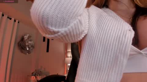 Caro online show from 11/23/25, 11:21