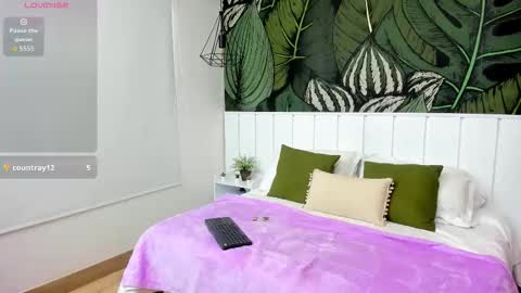 Snapshot of carolinelaurent chatting on 02/10/26, 04:33 online show from 02/10/26, 04:33