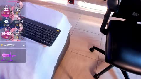 Snapshot of carolinemiller1 chatting on 11/12/25, 08:52 Caro online show from 11/12/25, 08:52