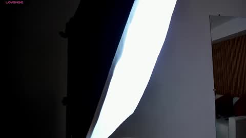 Snapshot of carolinemiller1 chatting on 11/29/25, 11:35 Caro online show from 11/29/25, 11:35