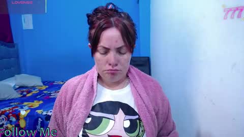 Snapshot of carolinhe_ chatting on 06/07/26, 03:27 Carolinhe online show from 06/07/26, 03:27
