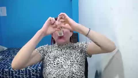 Snapshot of carolinhe_ chatting on 07/18/26, 10:24 Carolinhe online show from 07/18/26, 10:24