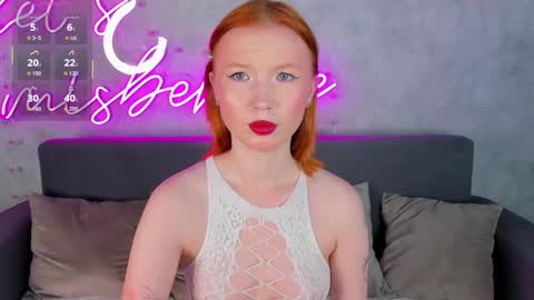 Snapshot of caroll_thompson chatting on 11/27/25, 09:55 Anna online show from 11/27/25, 09:55